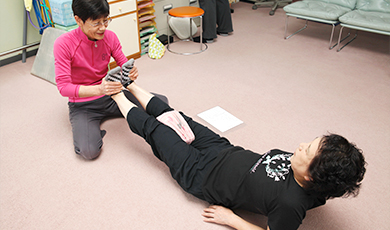 下腹・太ももの前側・内側・裏側を鍛えて、ひざに負担のない歩行を取り戻す