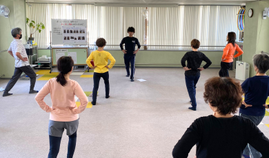 体重をかけて、ひざを曲げるトレーニング